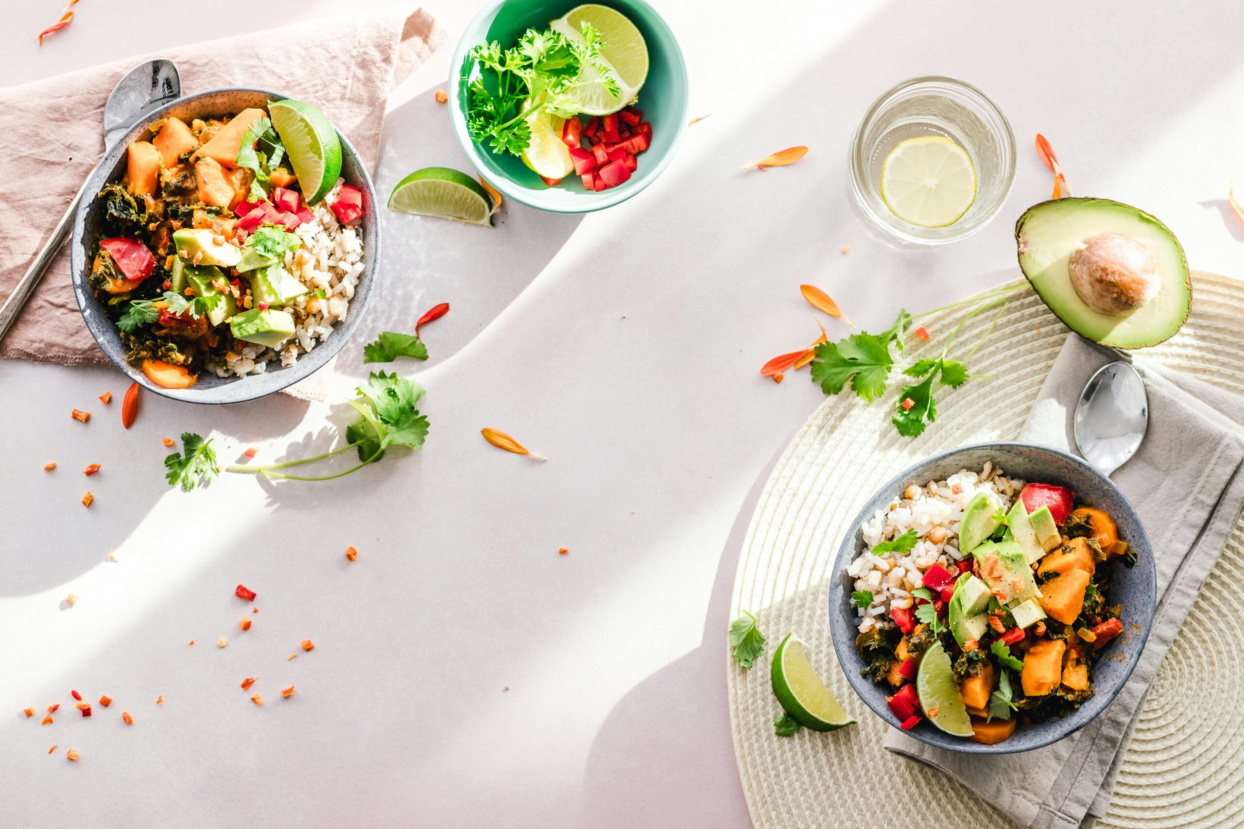 Wedge Salat mit Kokosnuss-Ranch-Dressing und Furikake-Gewürz