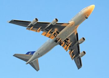 United Airlines Holdings Inc. hat drei Vorfälle mit ihren Boeing-Flugzeugen innerhalb einer Woche erlebt, wobei der neueste Vorfall geschah, als ein Flugzeug kurz nach der Landung von der Rollbahn abkam.