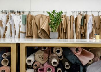 Eine nostalgische Reise: Erkunden der ikonischen Modetrends der 90er Jahre