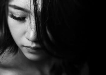 Modedesignerin Kathryn Marie Gallagher, bekannt für die Gestaltung von Ikonen wie Lady Gaga und Laverne Cox, hat die Ursache ihres Todes bekannt gegeben.