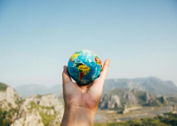 Die Vor- und Nachteile des Reisens mit Begleitern gegenüber dem Soloreisen