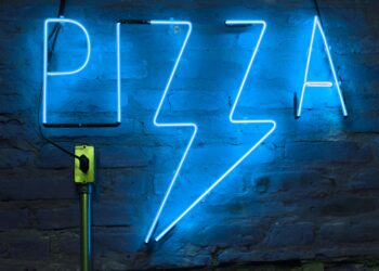 Pizza Hut und Yeastie Boys arbeiten zusammen an einem aufregenden New York-Style Pizza Bagel – Erfahre, wie du deinen kostenlos ergattern kannst!